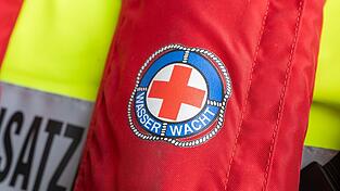 Die Wasserwacht brachte den Jugendlichen zunächst an Land, doch er starb anschließend im Krankenhaus. (Symbolbild) Die Wasserwacht brachte den Jugendlichen zunächst an Land, doch er starb anschließend im Krankenhaus. (Symbolbild)