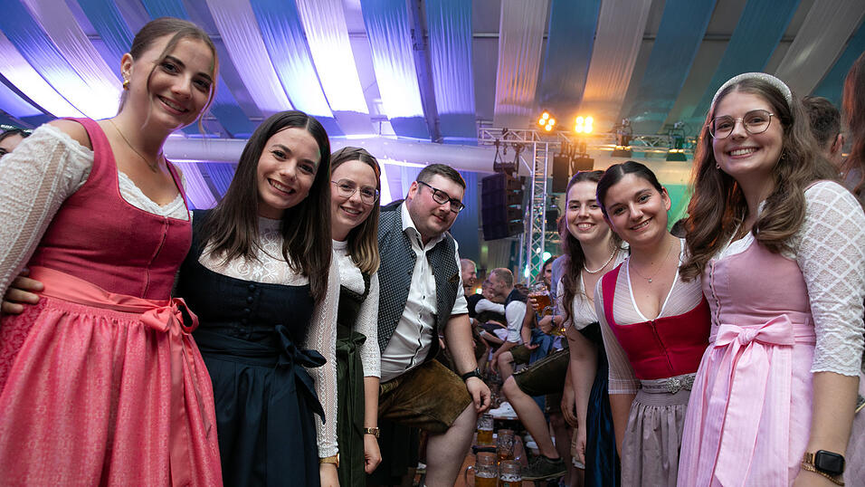 Die Partybilder vom Sonntag, 17. August, aus dem Festzelt Wenisch. Die Partybilder vom Sonntag, 17. August, aus dem Festzelt Wenisch.