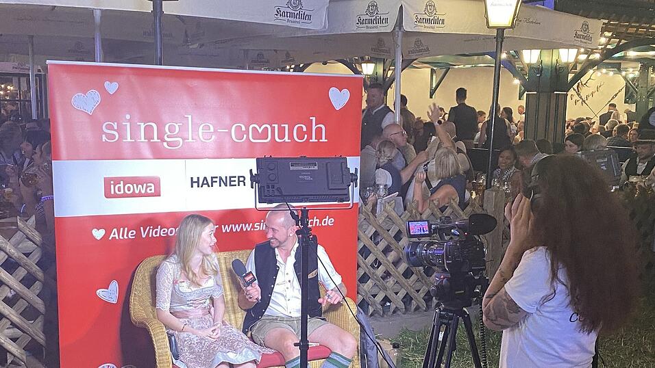 Langweilig wird es bei uns auf der Couch nie – dafür sorgen die sympathischen Gäste und die Moderatoren, die natürlich auch ihren Spaß haben. Langweilig wird es bei uns auf der Couch nie – dafür sorgen die sympathischen Gäste und die Moderatoren, die natürlich auch ihren Spaß haben.