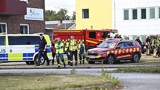 Polizei und Rettungskräfte rückten am Nachmittag zu einer Schule im schwedischen Fagersta aus. Polizei und Rettungskräfte rückten am Nachmittag zu einer Schule im schwedischen Fagersta aus.