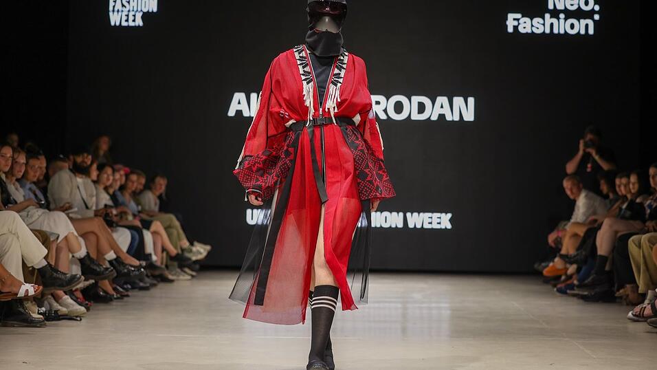Die Mode auf Fashion Weeks hat bereits zwei Jahre Entwicklung hinter sich.
