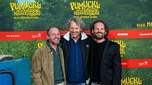 Florian Brückner (l.) und Maxi Schafroth (r.) sind Meister Eder und Pumuckl - unter Regie von Marcus H. Rosenmüller (Mitte).