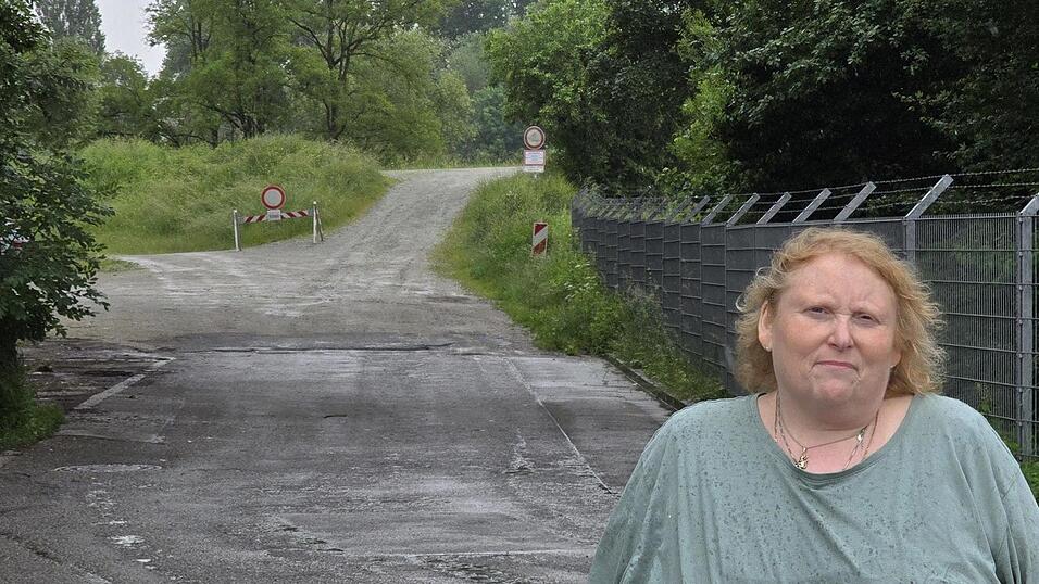 Andrea Straubinger lebt seit 30 Jahren an der Donau. Aufgewachsen auf der Gstütt-Insel, wohnt sie nun gleich gegenüber in der Nähe der Uferstraße. Andrea Straubinger lebt seit 30 Jahren an der Donau. Aufgewachsen auf der Gstütt-Insel, wohnt sie nun gleich gegenüber in der Nähe der Uferstraße.