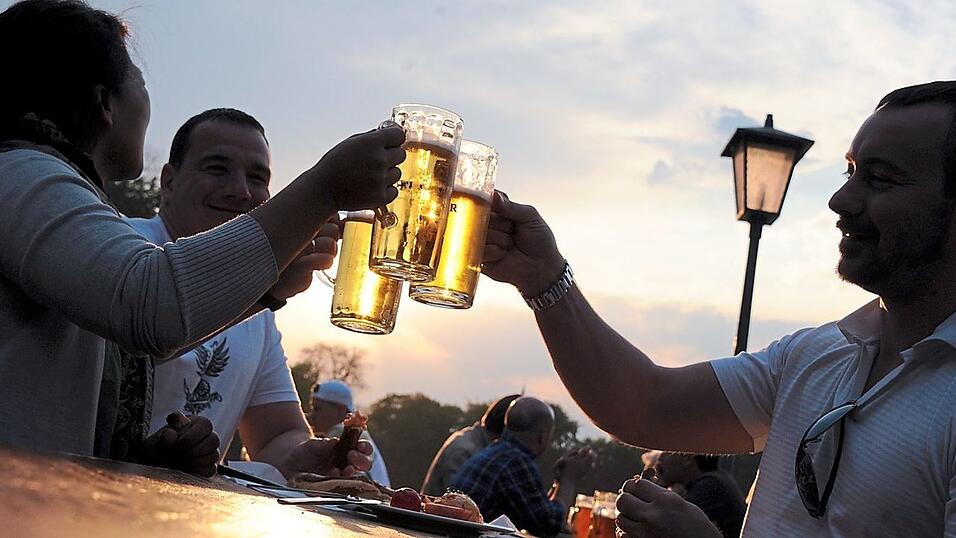 Ende August findet der B&uuml;rgerbiergarten am Bolzplatz oberhalb des Volksfestplatzes statt.