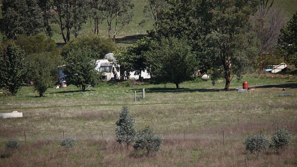 Der Flüchtige wurde auf einem abgelegenen Grundstück aufgespürt. Der Flüchtige wurde auf einem abgelegenen Grundstück aufgespürt.