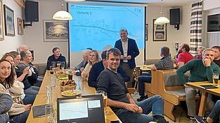 Zahlreiche interessierte Bürger aus dem Ort kamen zur Informationsveranstaltung in das Pfarrheim. Zahlreiche interessierte Bürger aus dem Ort kamen zur Informationsveranstaltung in das Pfarrheim.