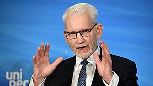 Wann wird Uniper-Konzernchef Lewis einen neuen Aufsichtsrat bekommen? Der Bund muss bis Ende 2028 seine Mehrheit am Energiekonzern Uniper abgeben. (Archivbild) Wann wird Uniper-Konzernchef Lewis einen neuen Aufsichtsrat bekommen? Der Bund muss bis Ende 2028 seine Mehrheit am Energiekonzern Uniper abgeben. (Archivbild)