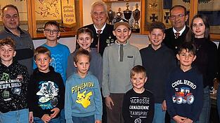 Die Nachwuchsschützen freuten sich über ihre Preise beim Nikolausschießen. Die Nachwuchsschützen freuten sich über ihre Preise beim Nikolausschießen.