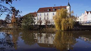 Um die Plätze im Vilsbiburger Stadtrat bewerben sich Kandidaten auf vier Listen. Den Chefsessel im Rathaus wollen drei Kandidaten erobern. Um die Plätze im Vilsbiburger Stadtrat bewerben sich Kandidaten auf vier Listen. Den Chefsessel im Rathaus wollen drei Kandidaten erobern.