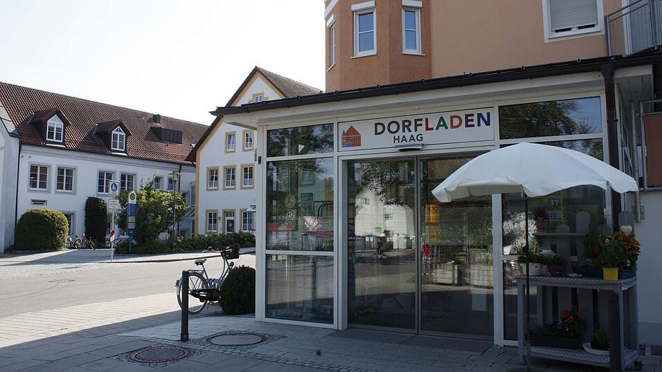 Nahversorgung und sozialer Treffpunkt: Der Dorfladen in Haag an der Amper war schon Muster für andere Dorfläden. Auch bei der Einrichtung hier hat Referent Wolfgang Gröll aktiv mitgewirkt. Nahversorgung und sozialer Treffpunkt: Der Dorfladen in Haag an der Amper war schon Muster für andere Dorfläden. Auch bei der Einrichtung hier hat Referent Wolfgang Gröll aktiv mitgewirkt.