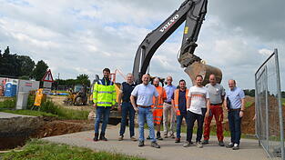 Bei Interesse an Grundstücken im neuen Gewerbegebiet kann man sich ab sofort bei der Marktgemeinde Wallersdorf melden. Bei Interesse an Grundstücken im neuen Gewerbegebiet kann man sich ab sofort bei der Marktgemeinde Wallersdorf melden.