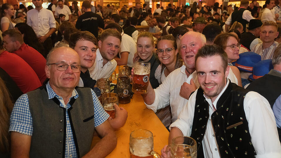 Die Partybilder vom Dienstag, 15. August 2023, aus dem Festzelt Weckmann.