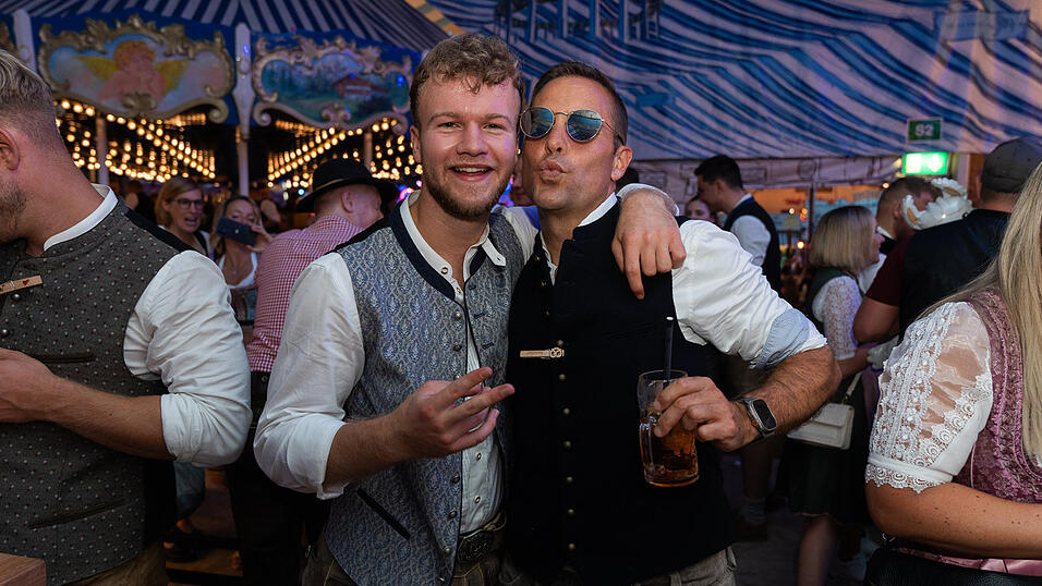 Die Partybilder vom Donnerstag, 17. August 2023, aus dem Festzelt Wenisch. Die Partybilder vom Donnerstag, 17. August 2023, aus dem Festzelt Wenisch.