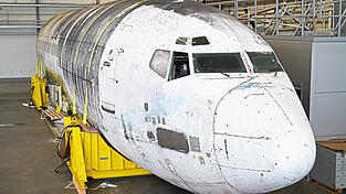 Die Lufthansa-Maschine 'Landshut' steht, von Gurten gesichert, aktuell im Bodensee-Airport in einem Hangar des Dornier-Museums. Die Lufthansa-Maschine 'Landshut' steht, von Gurten gesichert, aktuell im Bodensee-Airport in einem Hangar des Dornier-Museums.