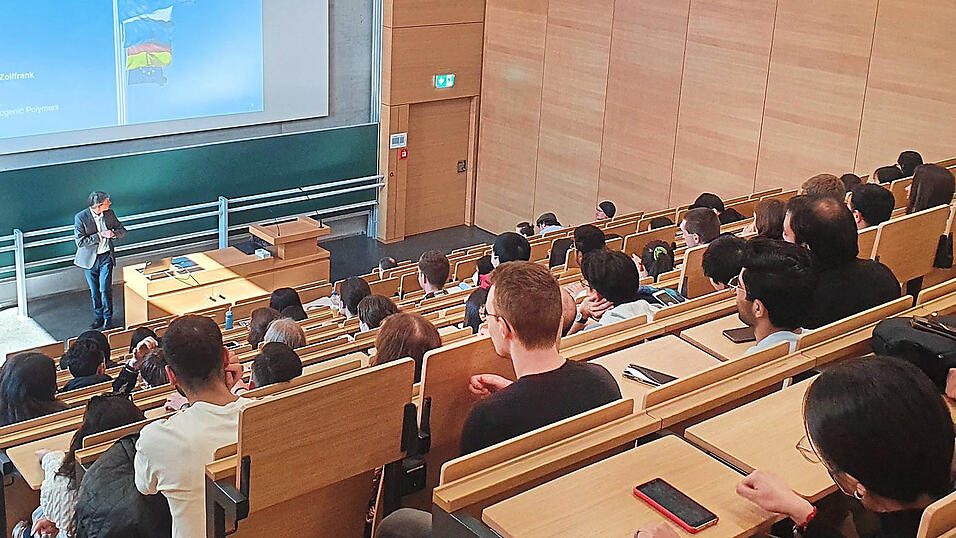 Die neuen Masterstudierenden am TUM Campus Straubing. Die neuen Masterstudierenden am TUM Campus Straubing.
