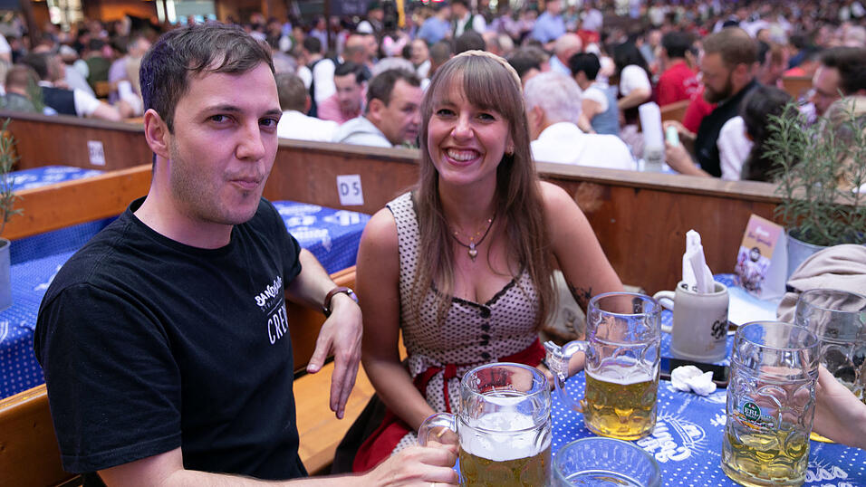Die Partybilder vom Montag, 11. August, aus dem Festzelt Wenisch. Die Partybilder vom Montag, 11. August, aus dem Festzelt Wenisch.