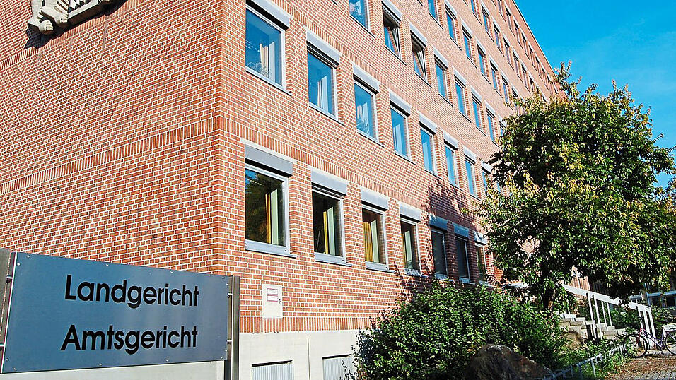 Streit in der Nachbarschaft musste das Gericht verhandeln. Streit in der Nachbarschaft musste das Gericht verhandeln.