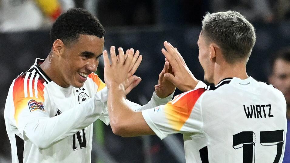 Im Nationalteam Mitspieler, in der Liga Gegner: Jamal Musiala (l) und Florian Wirtz Im Nationalteam Mitspieler, in der Liga Gegner: Jamal Musiala (l) und Florian Wirtz