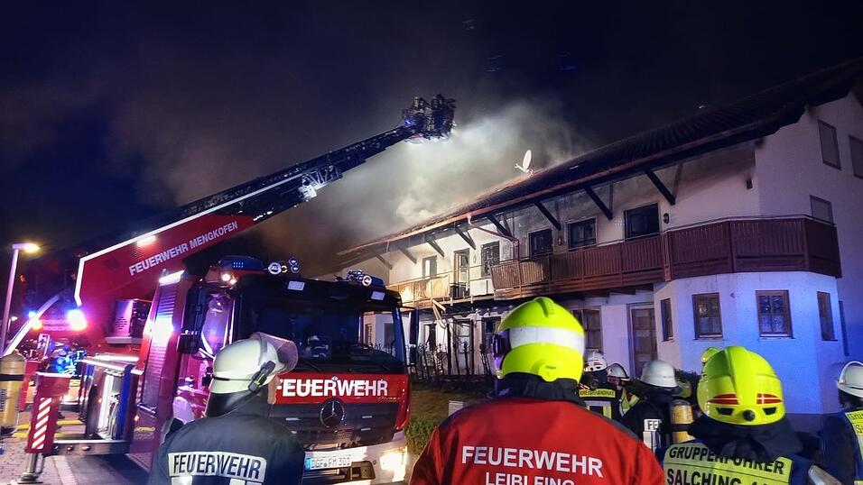 Bei dem Brand waren circa 120 Feuerwehrler vor Ort.
