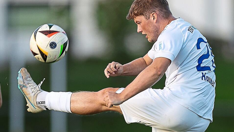 Die Partie beim 1. FC Passau ist für den TSV Bogen - hier Abwehrspieler Tobias Haumer - gewissermaßen die Kür. Die Spiele, die unbedingt gewonnen werden sollten, folgen in den nächsten Wochen. Die Partie beim 1. FC Passau ist für den TSV Bogen - hier Abwehrspieler Tobias Haumer - gewissermaßen die Kür. Die Spiele, die unbedingt gewonnen werden sollten, folgen in den nächsten Wochen.