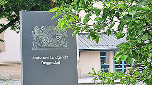 Ein 30-Jähriger hat im Internet für knapp 3.500 Euro eingekauft, die Waren erhalten und das Geld dafür eingesteckt, nachdem er wahrheitswidrig behauptet hatte, nichts bekommen zu haben. Ein 30-Jähriger hat im Internet für knapp 3.500 Euro eingekauft, die Waren erhalten und das Geld dafür eingesteckt, nachdem er wahrheitswidrig behauptet hatte, nichts bekommen zu haben.