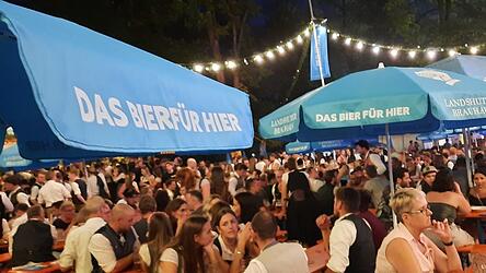 „Das Bier für hier“, so lautet der Brauhaus-Slogan, mit dem die Brauerei viele Jahre bei den Dulten vertreten war. Bei der Bartlmädult bleibt das Brauhaus nun aber außen vor. „Das Bier für hier“, so lautet der Brauhaus-Slogan, mit dem die Brauerei viele Jahre bei den Dulten vertreten war. Bei der Bartlmädult bleibt das Brauhaus nun aber außen vor.