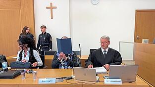 Der Angeklagte (M.) beruft sich vor Gericht auf Erinnerungsl&uuml;cken. Bei seiner Festnahme in &Ouml;sterreich hatte er jedoch gegen&uuml;ber Beamten relativ konkrete Details zur Tat offenbart.