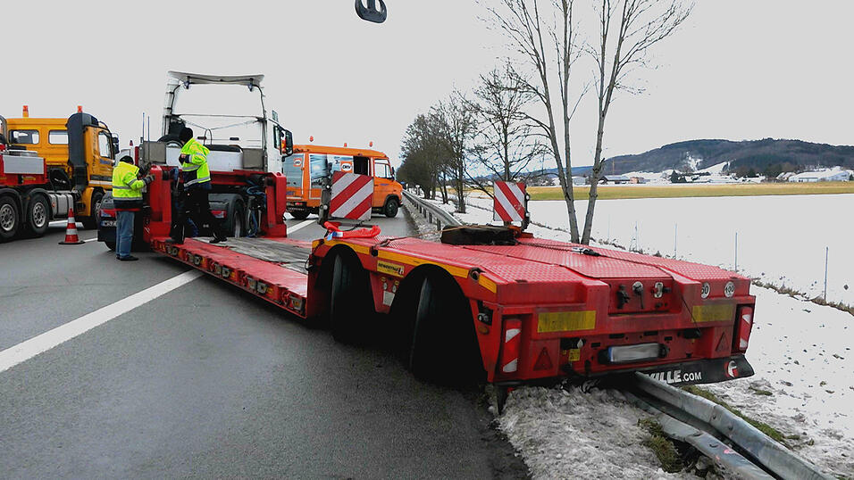Auf der A3 ist es am Montagmorgen zwischen Kirchroth und Tiefenthal zu einem Unfall gekommen.