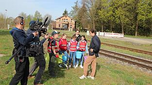 Bei der Aktion Rama dama war die Arnschwanger Kinderfeuerwehr schon aktiv. Nun zeigten sie vor der Kamera, was Ehrenamt ist.