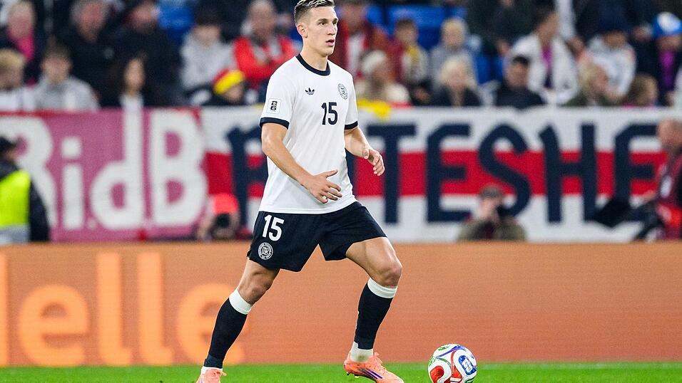 Nico Schlotterbeck am Ball bei seinem Länderspiel-Comeback gegen Luxemburg.
