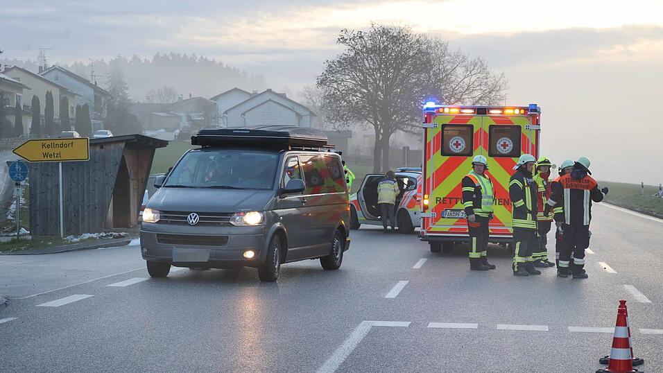 Für den Unfall, bei dem eine Fußgängerin gestorben ist, sucht die Polizei weiterhin Zeugen. Für den Unfall, bei dem eine Fußgängerin gestorben ist, sucht die Polizei weiterhin Zeugen.