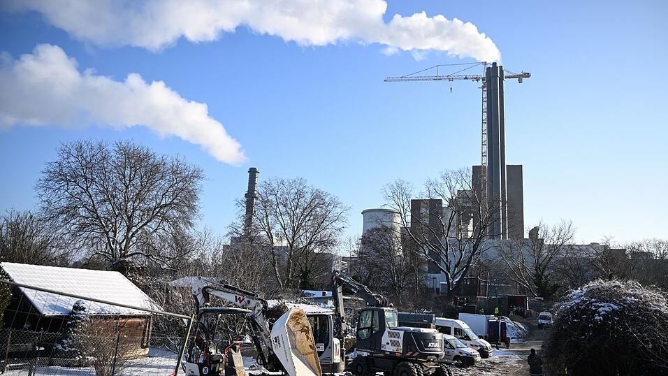Der Brandanschlag traf wichtige Stromkabel nahe dem Kraftwerk Lichterfelde. Der Brandanschlag traf wichtige Stromkabel nahe dem Kraftwerk Lichterfelde.