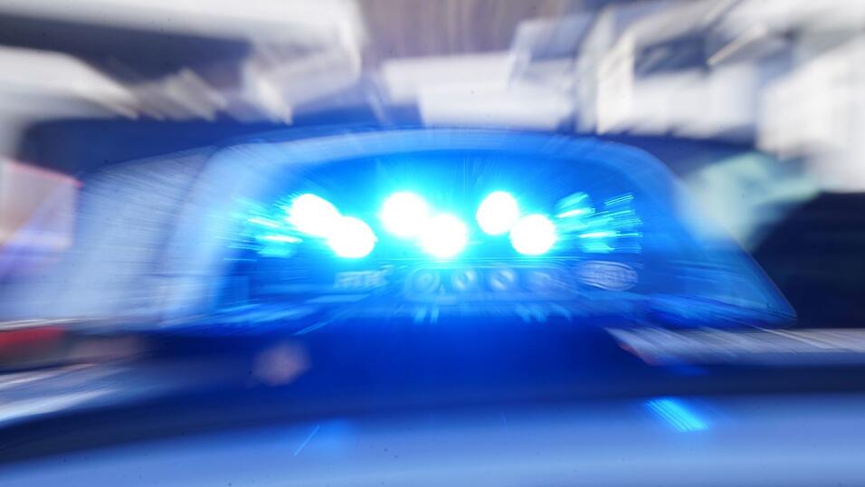 Die Polizei ermittelt unter anderem, ob der Zaun ordnungsgemäß gesichert war. (Symbolbild) Die Polizei ermittelt unter anderem, ob der Zaun ordnungsgemäß gesichert war. (Symbolbild)