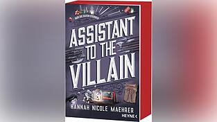 „Assistant to the Villain“ von Hannah Nicole Maehrer, erschienen bei Heyne.