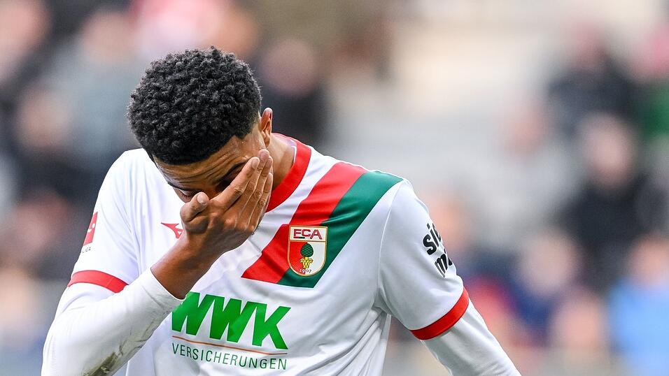 Augsburg-Youngster Noahkai Banks ist nach der Klatsche gegen Leipzig bedient. Augsburg-Youngster Noahkai Banks ist nach der Klatsche gegen Leipzig bedient.