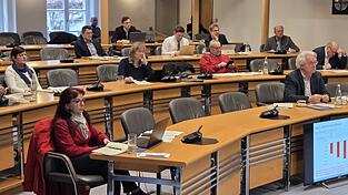 Am 24. Februar hat der Haushaltsausschuss mehrheitlich f&uuml;r den Etat 2026 votiert. Diese Beschlussempfehlung hat laut Verwaltung weiterhin G&uuml;ltigkeit, eine neuerliche Beratung sei folglich nicht notwendig.