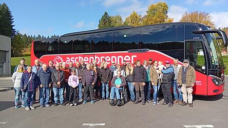 Eine Gruppe der „Oldtimerfreunde Rubendorf“ hatte sich auf den Weg nach Fichtelberg ins Deutsche Fahrzeugmuseum gemacht.
