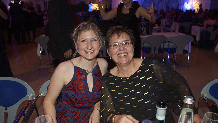 Die Metzgerzunft hat am Samstagabend in die Joseph-von-Fraunhofer-Halle eingeladen. Die Metzgerzunft hat am Samstagabend in die Joseph-von-Fraunhofer-Halle eingeladen.