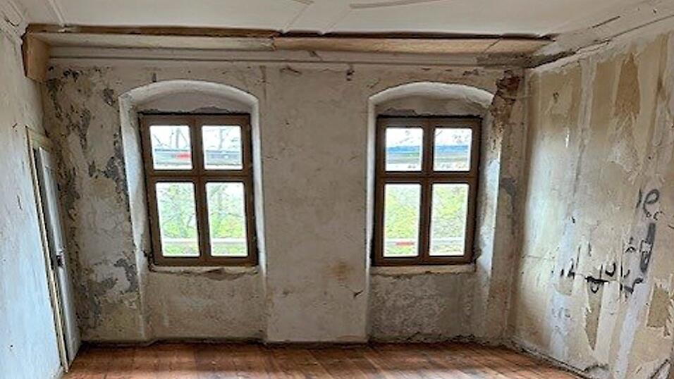 Es ist bereits viel passiert: In diesem Raum wurden Fenster und der Boden restauriert. Es ist bereits viel passiert: In diesem Raum wurden Fenster und der Boden restauriert.