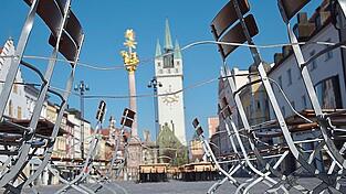 Ähnlich trostlos wie hier auf dem Straubinger Ludwigsplatz sah es überall in der Region aus.