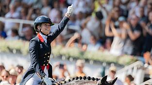Titel verteidigt: Charlotte Fry Titel verteidigt: Charlotte Fry