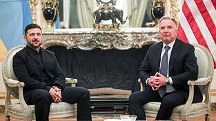 Die US-Vermittler Steve Witkoff und Jared Kushner reisen nach Worten des ukrainischen Pr&auml;sidenten Wolodymyr Selenskyj am Sonntag nach Kiew. (Archivbild)