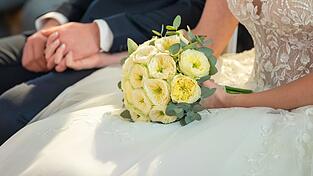 Eigentlich sollte es ein schöner Tag zwischen Liebenden werden, doch in Straubing eskalierte eine Hochzeit. (Symbolbild) Eigentlich sollte es ein schöner Tag zwischen Liebenden werden, doch in Straubing eskalierte eine Hochzeit. (Symbolbild)