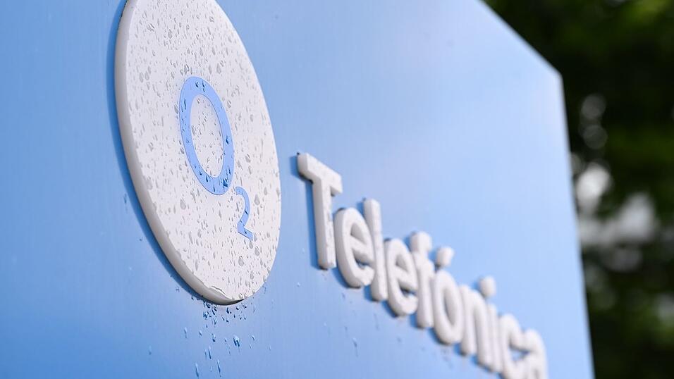 Das Logo von O2 an seinem D&uuml;sseldorfer Standort.
