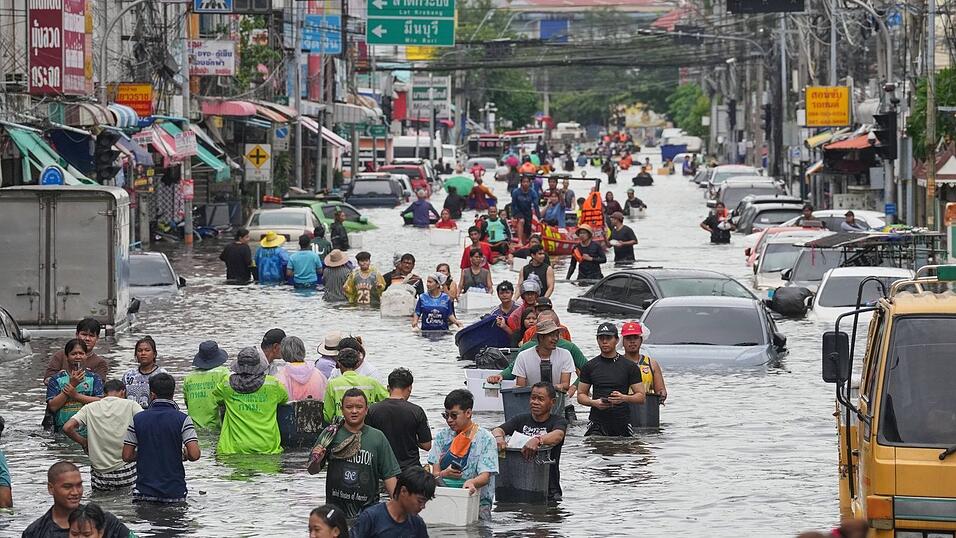 Teile Bangkoks standen tagelang unter Wasser.