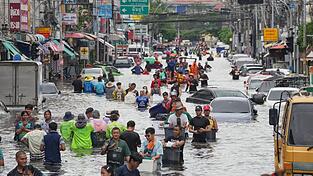 Teile Bangkoks standen tagelang unter Wasser. Teile Bangkoks standen tagelang unter Wasser.