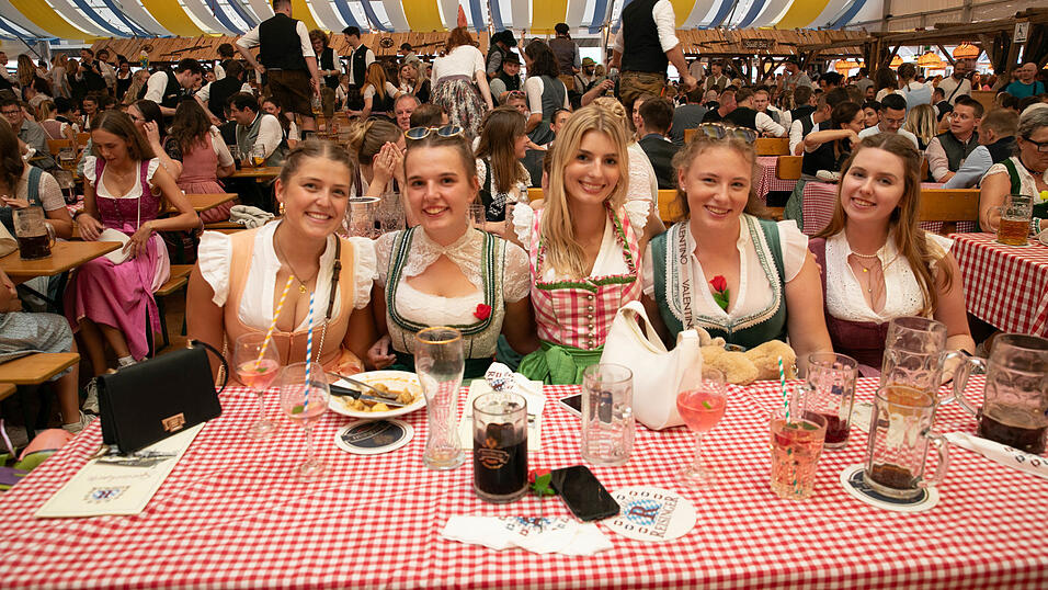 Die Partybilder vom Samstag, 16. August, aus dem Festzelt Reisinger. Die Partybilder vom Samstag, 16. August, aus dem Festzelt Reisinger.