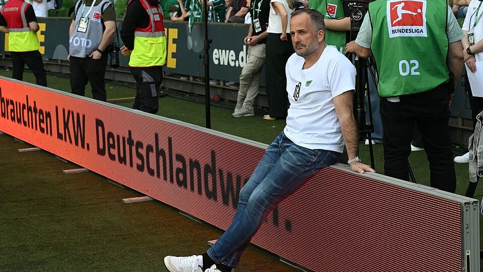L&auml;ssig vor dem Spiel bei Werder, zufrieden danach: Augsburgs Trainer Manuel Baum.