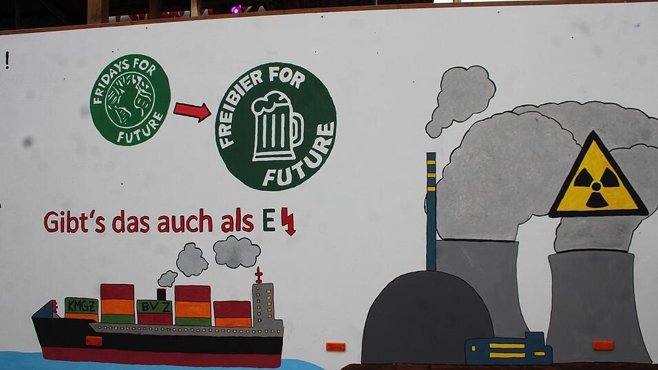 Viele Faschings-Fans haben sich am Samstag den Umzug in Langenbach angesehen. Viele Faschings-Fans haben sich am Samstag den Umzug in Langenbach angesehen.