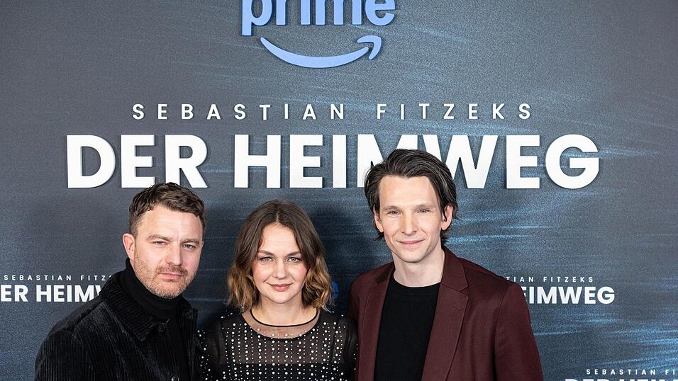 Das Hauptdarsteller-Trio von «Der Heimweg» bei der Premiere in Berlin.